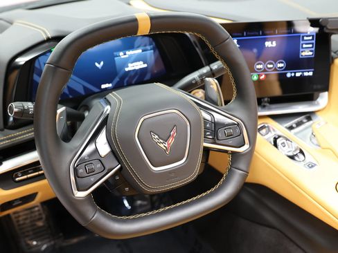 Used 2023 Chevrolet Corvette Stingray Premium Conv w/ Z51 Performance Package RWD image 31