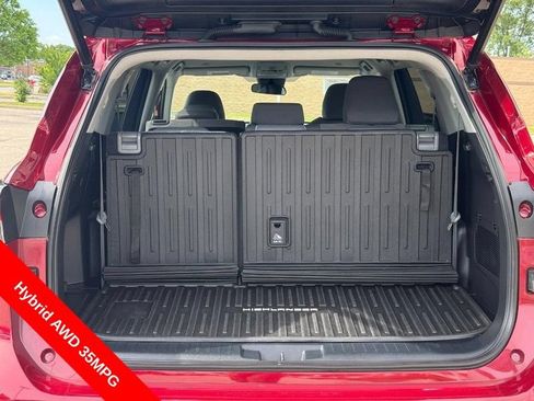 Used 2023 Toyota Highlander LE AWD/4WD image 9