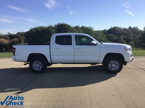 Used 2022 Toyota Tacoma SR image 2
