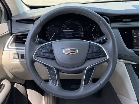 Used 2018 Cadillac XT5 Luxury w/ Driver Awareness Package image 12