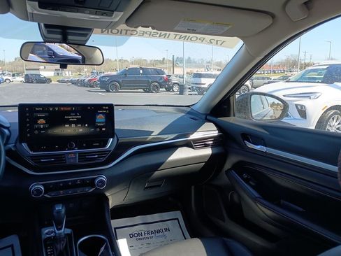 Used 2023 Nissan Altima 2.5 SR w/ SR Premium Package image 11