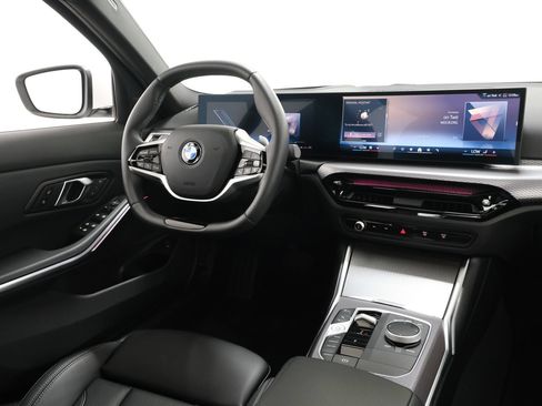 Used 2025 BMW 330i xDrive Sedan w/ Premium Package AWD/4WD image 10