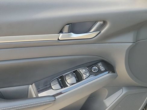Used 2024 Nissan Altima 2.5 SL FWD image 22