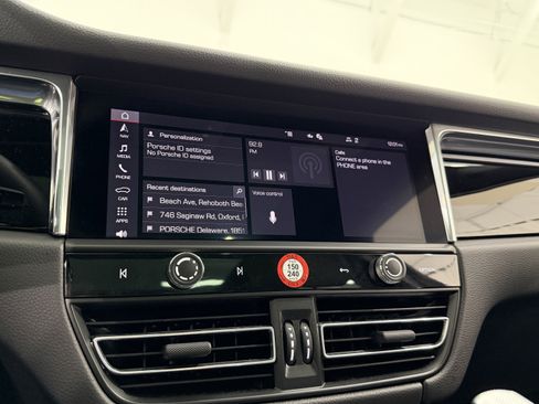 Certified 2025 Porsche Macan image 41