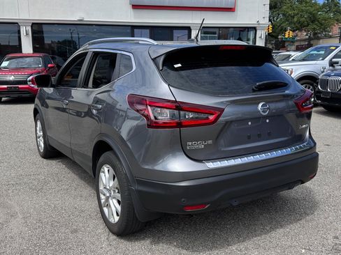 Used 2022 Nissan Rogue Sport SV w/ Technology Package image 6
