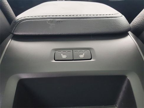 Used 2025 Volvo XC60 B5 Plus image 33