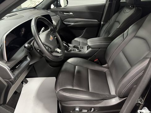 Used 2025 Cadillac XT4 Premium Luxury image 12