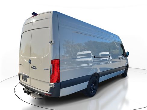 Used 2025 Mercedes-Benz Sprinter 3500 image 4