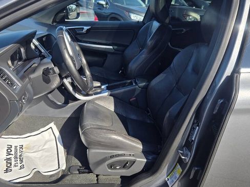 Used 2016 Volvo XC60 T6 w/ Proximity Package AWD/4WD image 14
