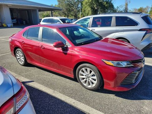 Used 2020 Toyota Camry LE image 3