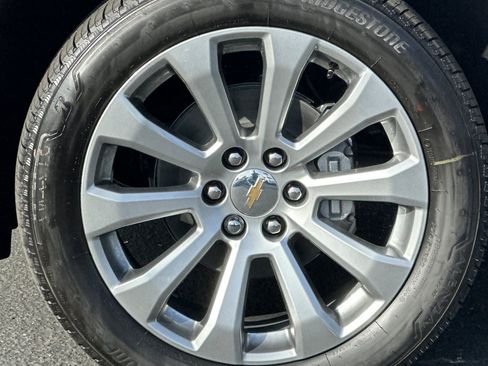 New 2026 Chevrolet Suburban Premier w/ Sun And Tow Package image 32