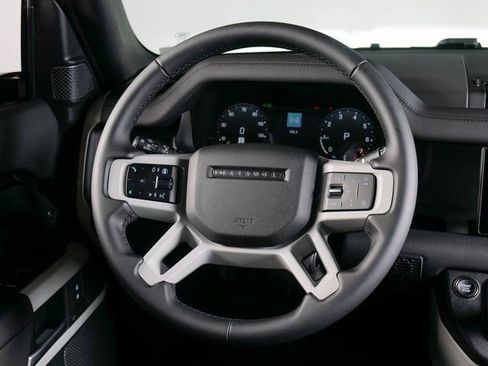 Used 2024 Land Rover Defender 90 S image 11