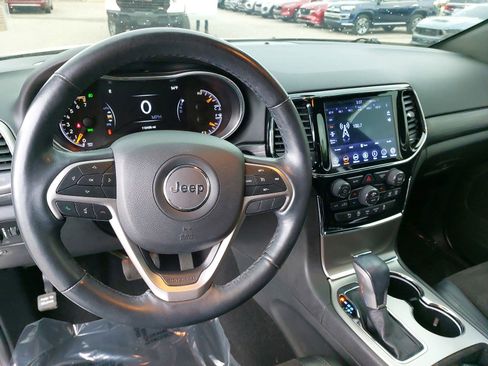 Used 2019 Jeep Grand Cherokee Altitude RWD image 17
