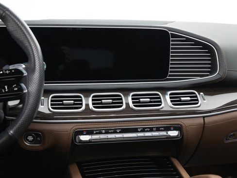 Used 2024 Mercedes-Benz GLS 63 AMG 4MATIC image 32