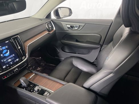 Used 2022 Volvo S60 B5 Momentum w/ Premium Package image 23