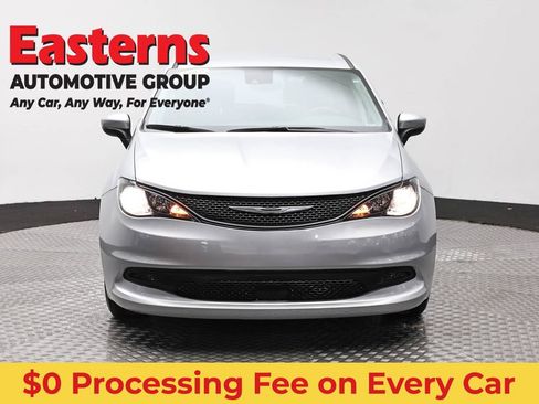 Used 2023 Chrysler Voyager LX FWD image 2