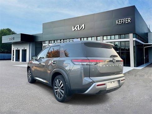 Used 2022 Nissan Pathfinder Platinum w/ Cargo Package image 6