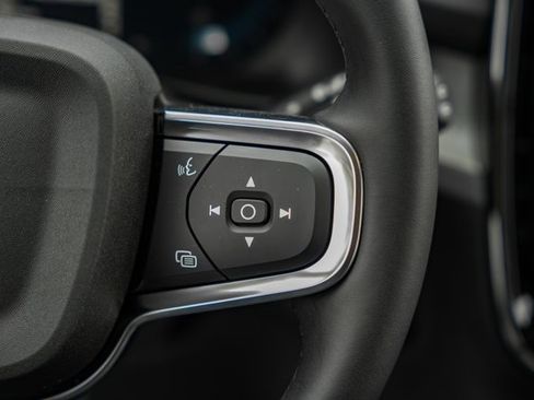 Certified 2025 Volvo XC40 B5 Ultra w/ Climate Package image 28