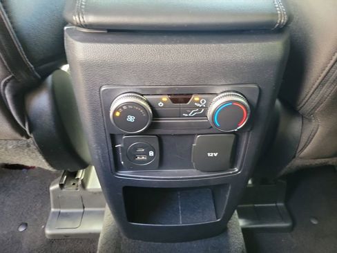 Used 2021 Ford Explorer XLT image 13