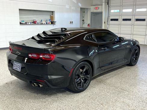 Used 2022 Chevrolet Camaro LT w/ Technology Package image 4