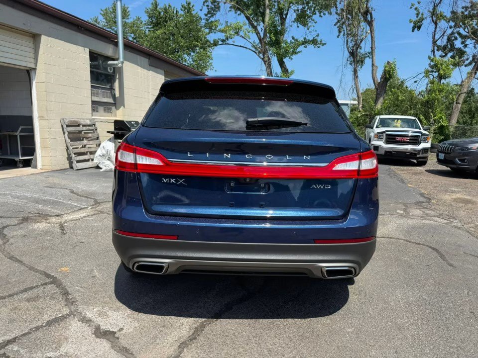 Used 2017 Lincoln MKX Reserve w/ Driver Assistance Package AWD/4WD image 8