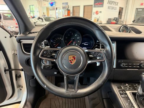 Used 2018 Porsche Macan AWD/4WD image 10