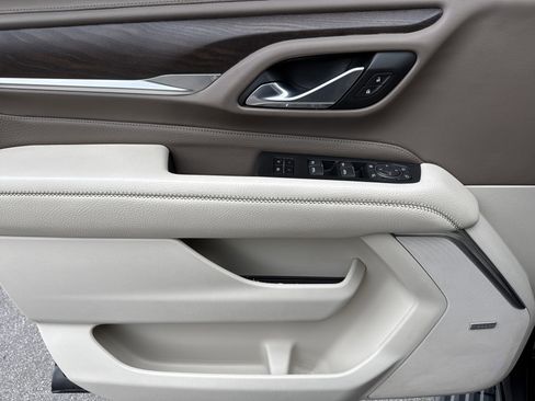 Used 2021 GMC Yukon XL Denali w/ Denali Premium Package image 14