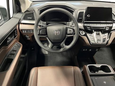New 2026 Honda Odyssey Touring image 17