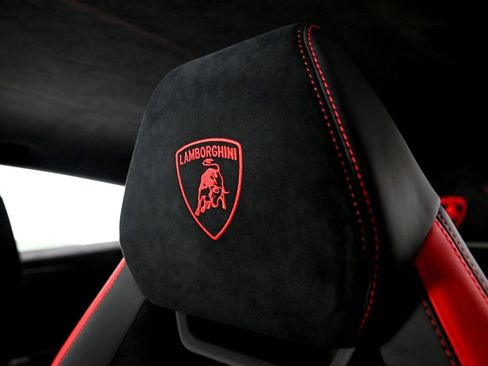 Used 2023 Lamborghini Urus Performante AWD/4WD image 17