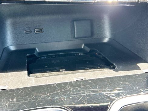 Used 2024 Chevrolet Traverse LT FWD image 31
