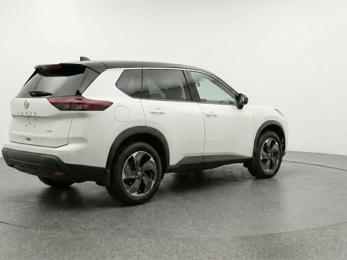 Used 2025 Nissan Rogue SV FWD image 9