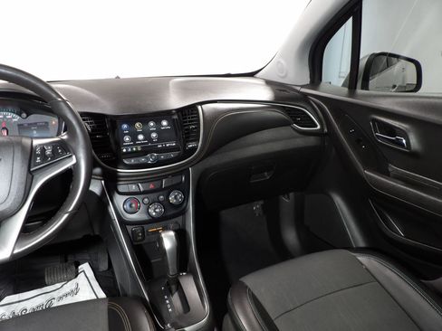 Used 2019 Chevrolet Trax LT w/ LT Convenience Package image 13