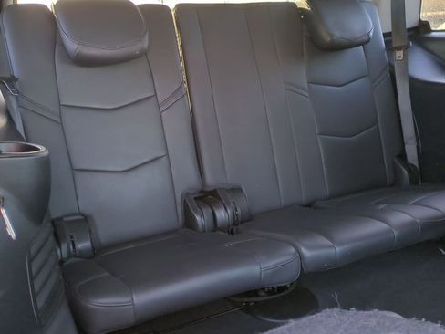 Used 2020 Cadillac Escalade Premium Luxury image 21