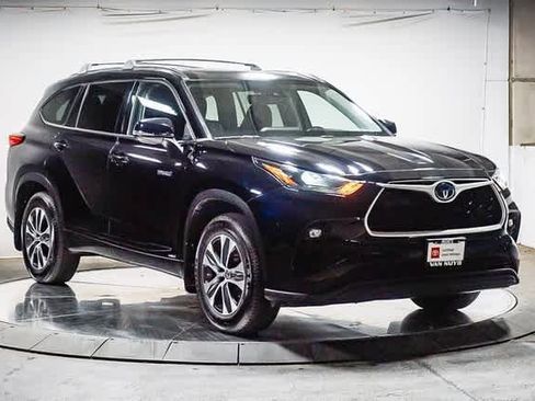 Certified 2021 Toyota Highlander XLE image 6