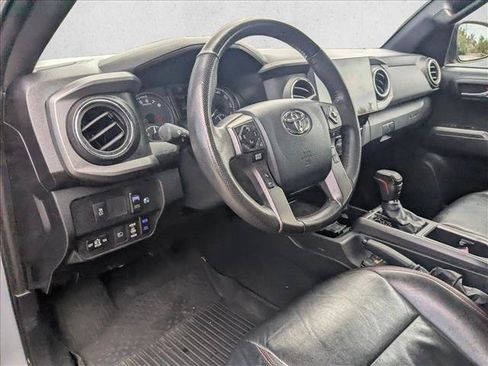 Used 2020 Toyota Tacoma TRD Off-Road w/ Technology Package AWD/4WD image 10
