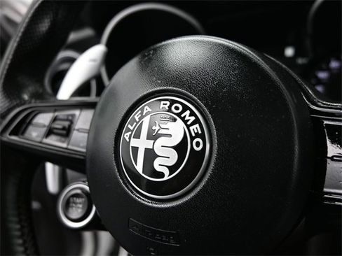 Used 2022 Alfa Romeo Stelvio Veloce image 19