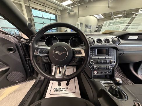 Used 2017 Ford Mustang GT w/ GT Performance Package RWD image 9
