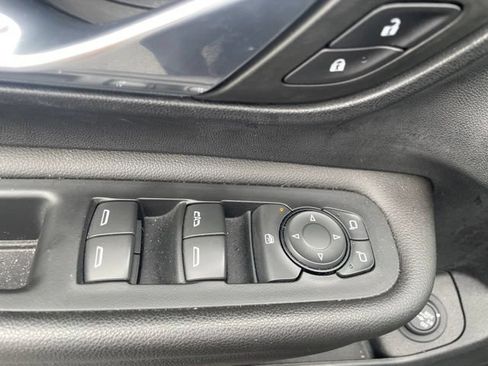 Used 2023 GMC Terrain SLT w/ Infotainment Package II AWD/4WD image 12