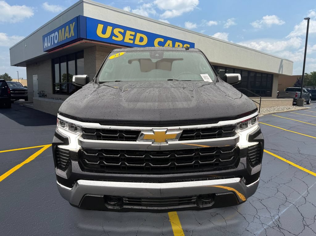 Used 2024 Chevrolet Silverado 1500 LT AWD/4WD image 3