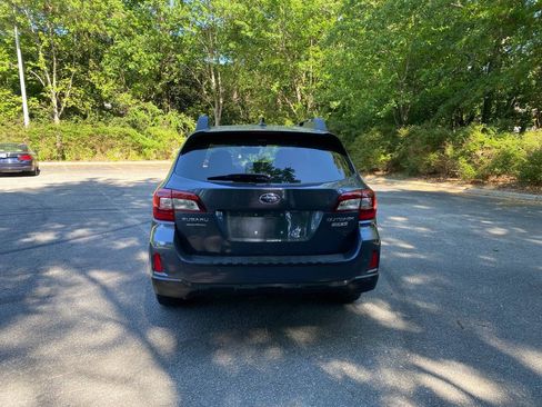 Used 2017 Subaru Outback 2.5i Limited AWD/4WD image 4