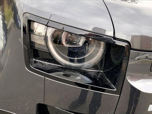 New 2026 Land Rover Defender 110 X-Dynamic SE image 13