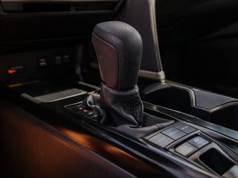 Used 2025 Toyota Camry LE image 31