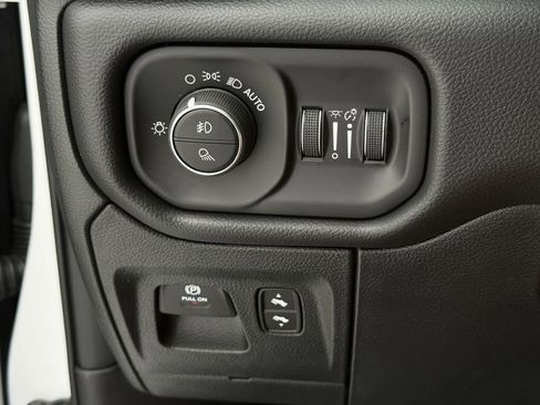 New 2026 RAM 1500 4x4 Crew Cab image 23