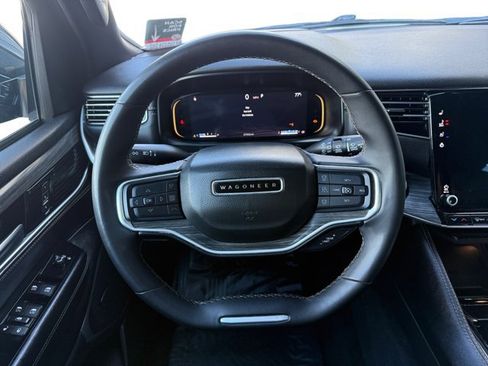 Used 2024 Jeep Wagoneer L Series III w/ Flexible Seating Group AWD/4WD image 14