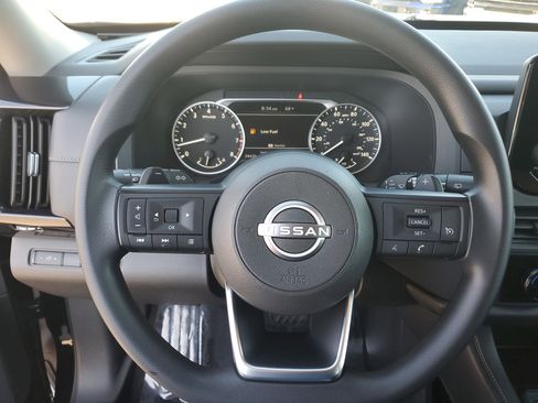 Used 2023 Nissan Pathfinder S image 19