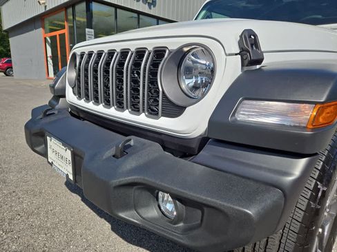 Used 2026 Jeep Wrangler Unlimited Sport AWD/4WD image 9