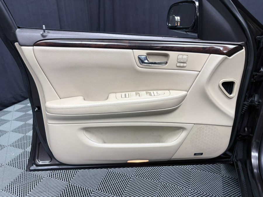 Used 2008 Cadillac DTS FWD image 22