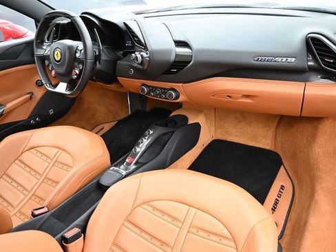 Used 2018 Ferrari 488 GTB RWD image 32