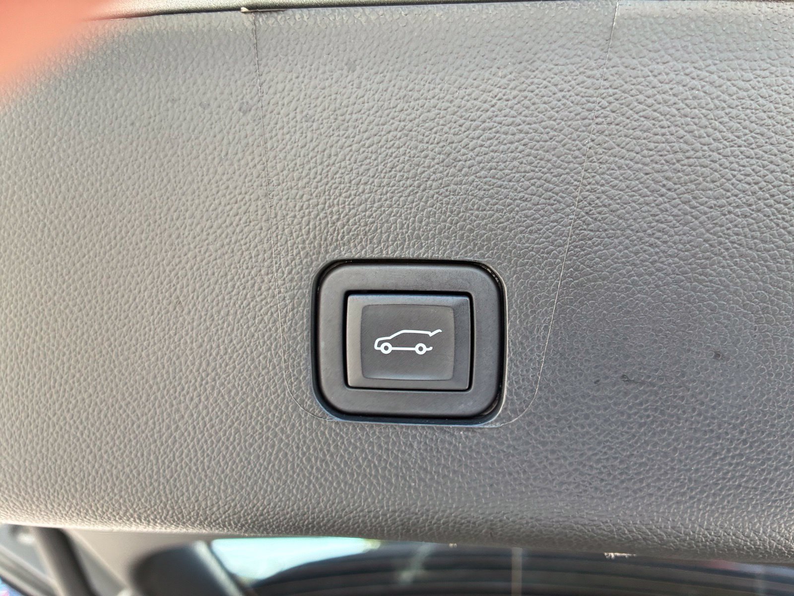 Used 2023 Chevrolet Traverse LT w/ LPO, Cargo Package AWD/4WD image 18