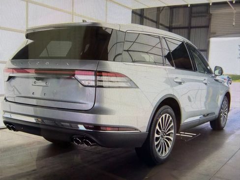 Used 2023 Lincoln Aviator AWD w/ Premium Package image 5